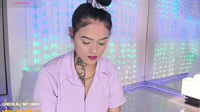 ohyesly  online show from September 23, 11:17 am