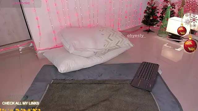 ohyesly  online show from December 3, 10:03 am