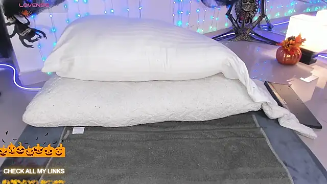 ohyesly  online show from October 21, 10:47 am