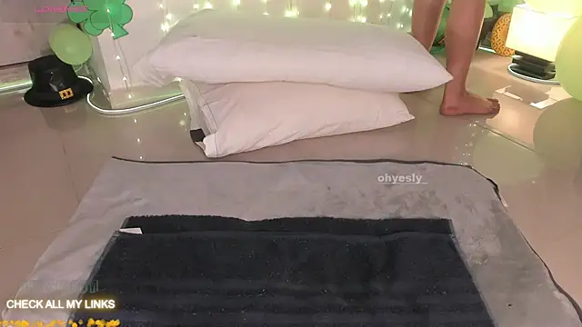 ohyesly  online show from March 13, 10:09 am