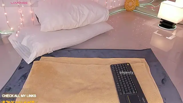 ohyesly  online show from January 6, 10:08 am