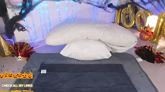 ohyesly  online show from October 31, 10:56 am