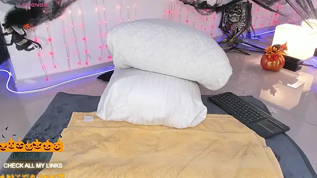 ohyesly  online show from October 24, 10:58 am