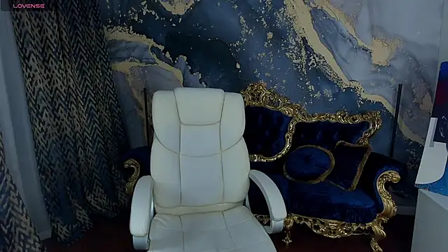 Daphne Moss online show from March 18, 2:06 pm