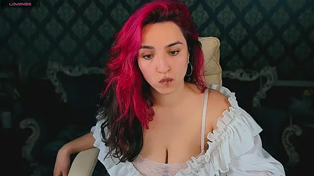 Daphne Moss online show from May 12, 1:17 pm