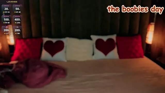 Daphne Moss online show from March 21, 2:21 pm