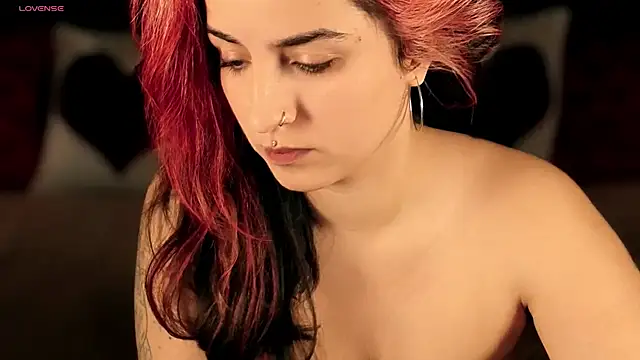 Daphne Moss online show from March 29, 1:13 pm