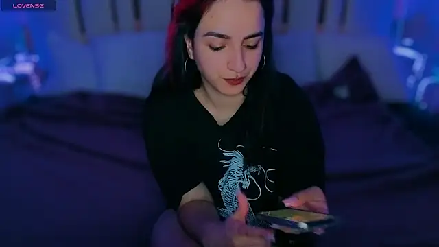 Daphne Moss online show from May 7, 1:14 pm