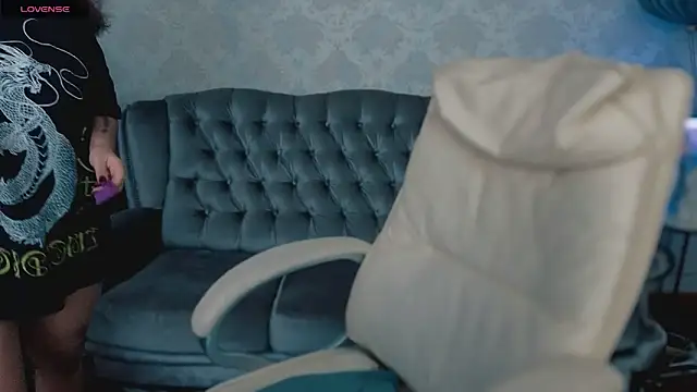 Daphne Moss online show from December 14, 2:22 pm