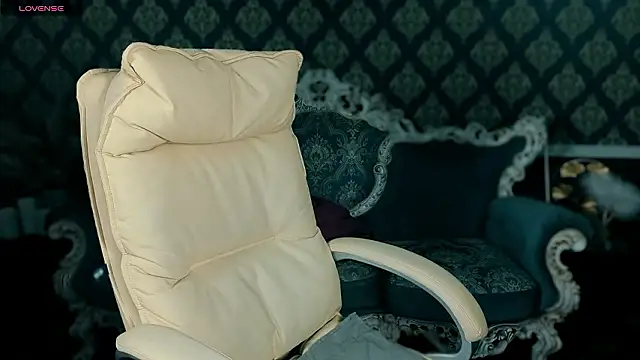 Daphne Moss online show from February 28, 2:17 pm