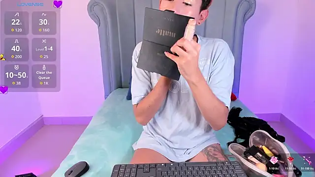 Chris boy  online show from June 21, 7:36 am