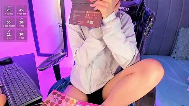 Chris boy  online show from March 21, 7:20 am