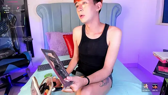Chris boy  online show from June 9, 7:20 am