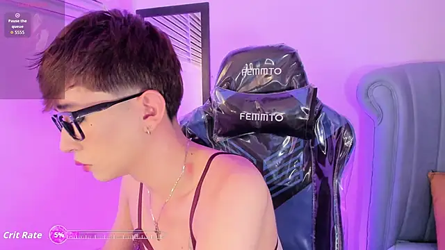 Chris boy  online show from March 14, 7:47 am