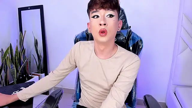 Chris boy  online show from January 8, 8:53 am