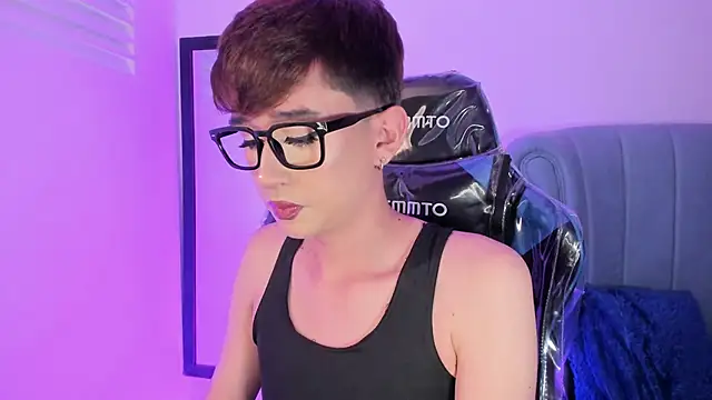 Chris boy  online show from April 5, 7:15 am