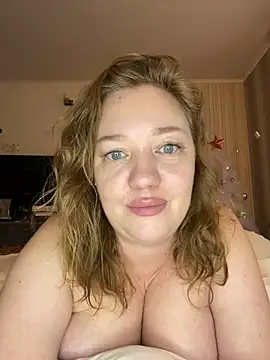Snapshot of BBWOOW chatting on January 4, 4:44 am BBWOOW online show from January 4, 4:44 am