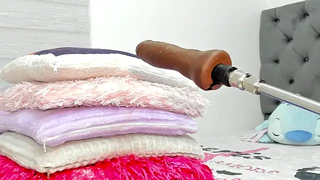 Elizabeth 18  online show from April 16, 3:51 am