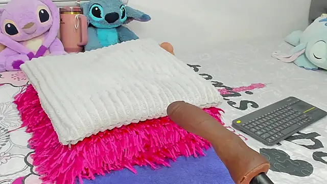 Elizabeth 18  online show from November 17, 2:59 am