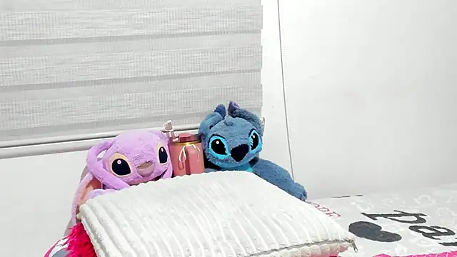 Elizabeth 18  online show from January 14, 3:21 am