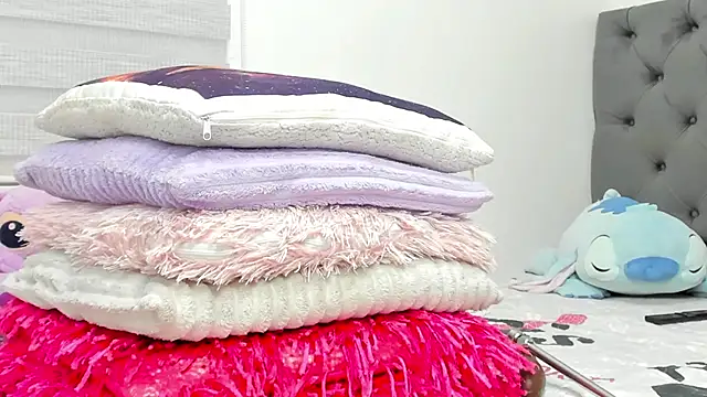 Elizabeth 18  online show from April 9, 3:41 am