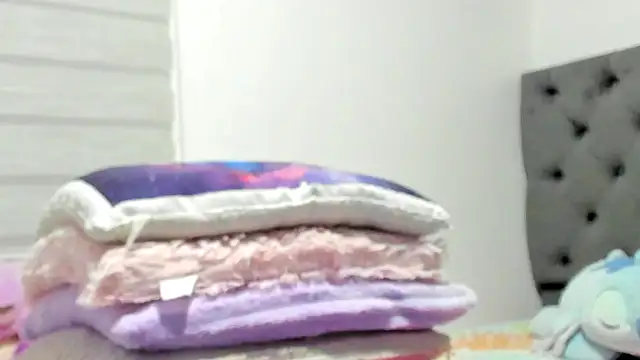 Elizabeth 18  online show from March 31, 3:30 am