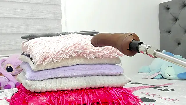 Elizabeth 18  online show from April 24, 3:19 am
