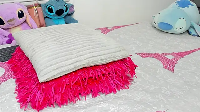 Elizabeth 18  online show from November 25, 3:18 am