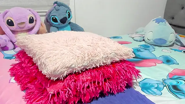 Elizabeth 18  online show from November 5, 2:58 am