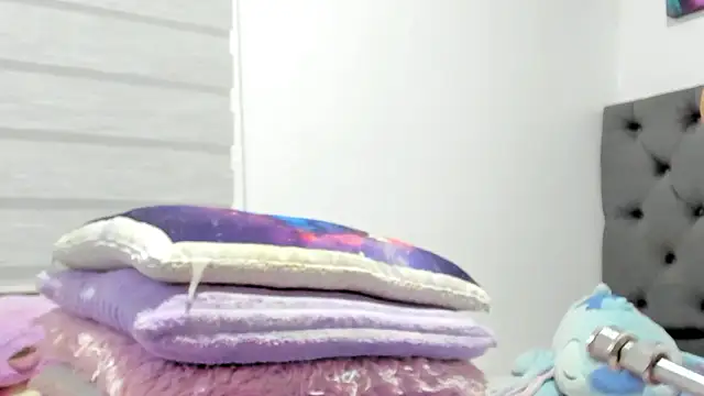 Elizabeth 18  online show from March 21, 3:19 am