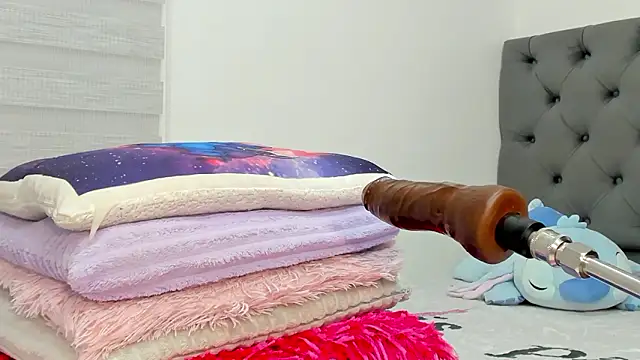 Elizabeth 18  online show from March 11, 3:22 am