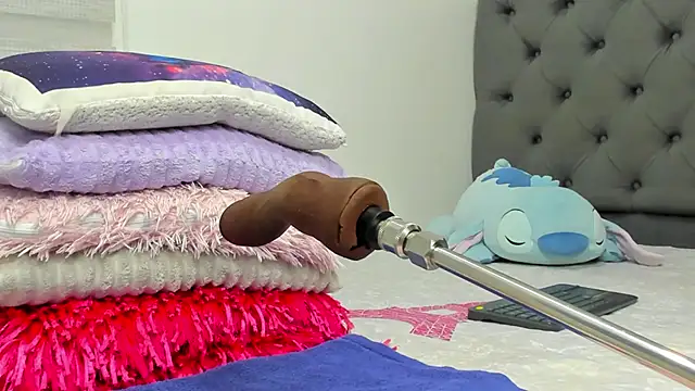 Elizabeth 18  online show from February 22, 3:09 am