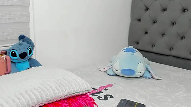 Elizabeth 18  online show from November 23, 3:05 am