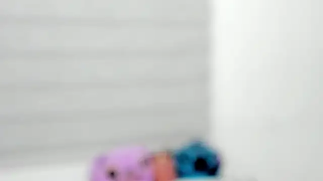 Elizabeth 18  online show from December 18, 3:11 am