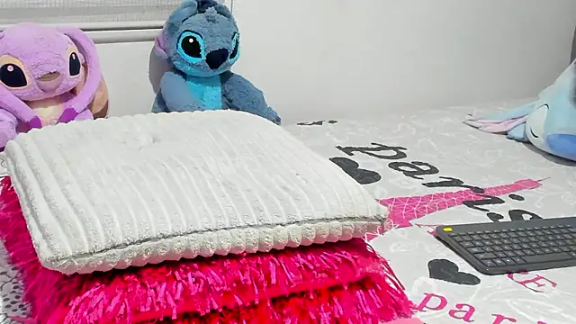 Elizabeth 18  online show from January 18, 3:43 am