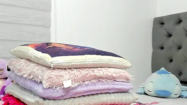 Elizabeth 18  online show from April 30, 3:24 am