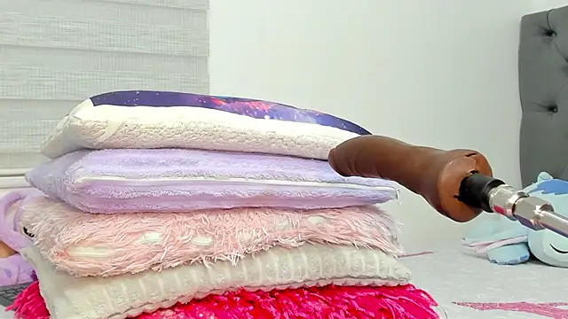 Elizabeth 18  online show from April 11, 3:14 am