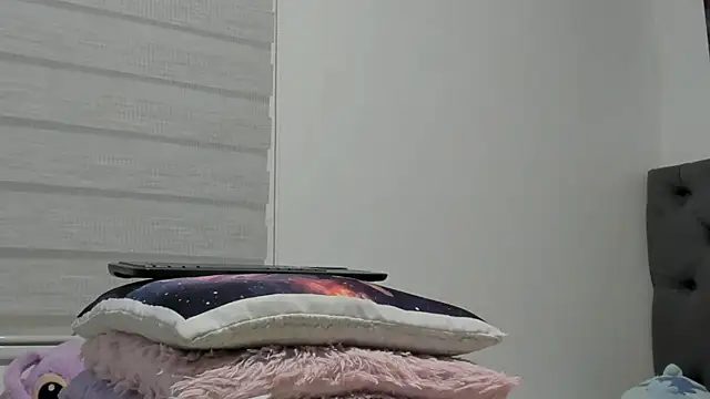 Elizabeth 18  online show from March 28, 3:40 am