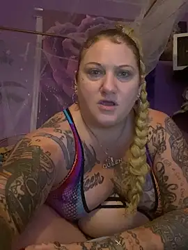 Snapshot of SexyZannaRose chatting on September 22, 3:23 am SexyZannaRose online show from September 22, 3:23 am