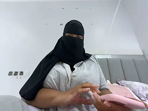 Snapshot of Submissive_Arab chatting on February 7, 11:13 pm Submissive Arab online show from February 7, 11:13 pm