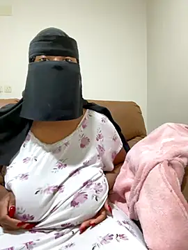 Snapshot of Submissive_Arab chatting on October 10, 12:28 pm Submissive Arab online show from October 10, 12:28 pm