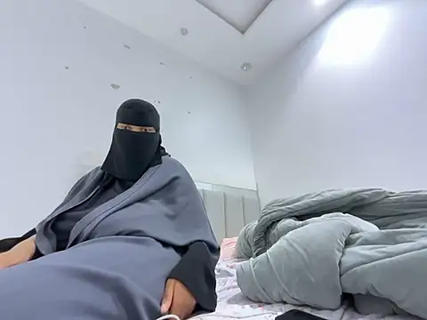 Snapshot of Submissive_Arab chatting on December 27, 4:54 pm Submissive Arab online show from December 27, 4:54 pm