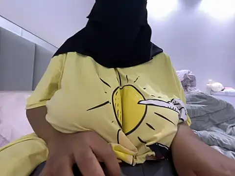 Snapshot of Submissive_Arab chatting on February 22, 10:42 pm Submissive Arab online show from February 22, 10:42 pm