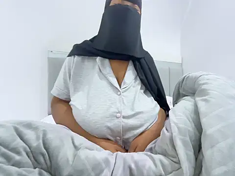 Snapshot of Submissive_Arab chatting on February 7, 8:10 pm Submissive Arab online show from February 7, 8:10 pm