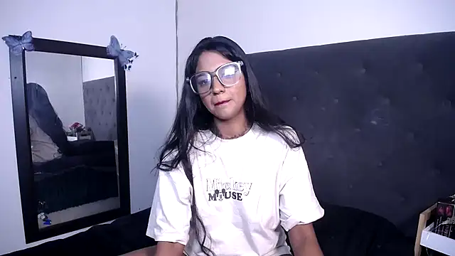 Delilah Blazee online show from February 28, 8:41 pm