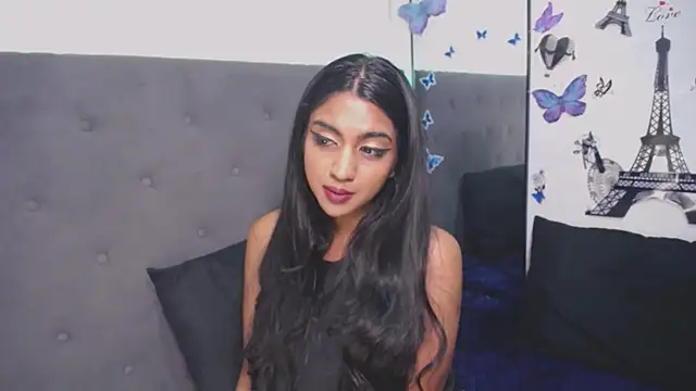 Snapshot of Delilah_Blazee chatting on October 15, 1:04 am Delilah Blazee online show from October 15, 1:04 am