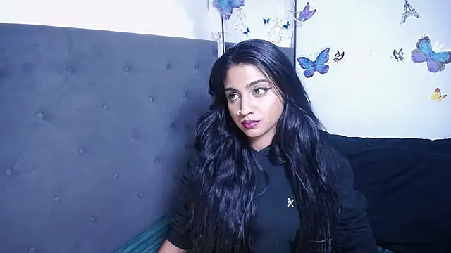 Delilah Blazee online show from December 17, 7:52 pm