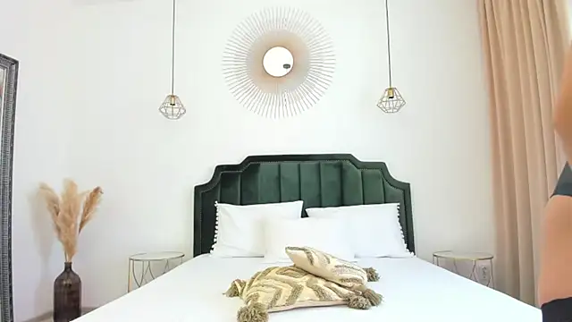 xLorenna online show from October 30, 8:34 am