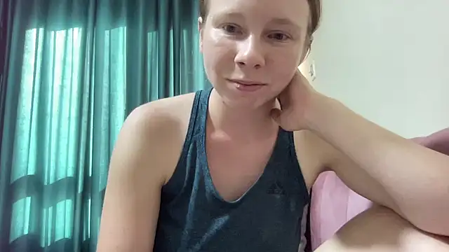 Snapshot of SweetLucy96 chatting on October 1, 12:42 pm SweetLucy96 online show from October 1, 12:42 pm