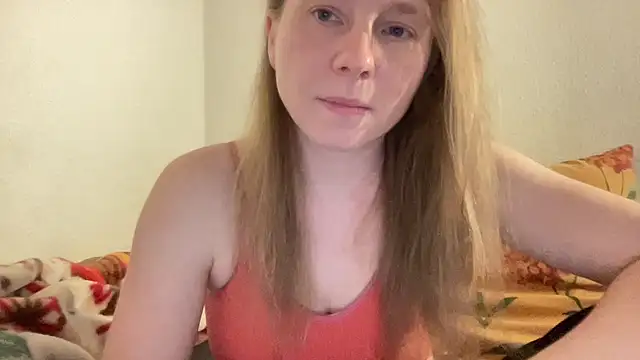 Snapshot of SweetLucy96 chatting on March 22, 4:58 pm SweetLucy96 online show from March 22, 4:58 pm
